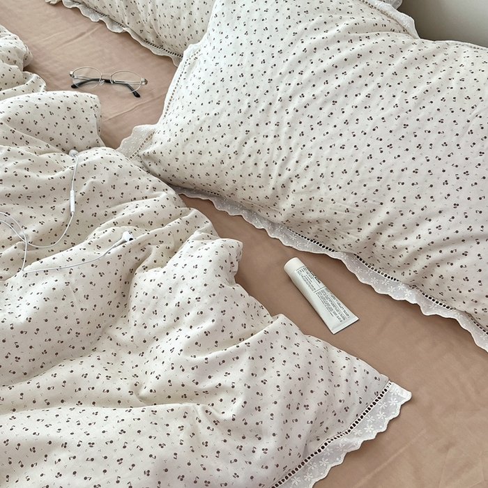 91家纺网 家纺一手货源 找家纺 荣轩2025新款全棉双层纱镂空花边工艺款四件套（铺床版）和季-咖
