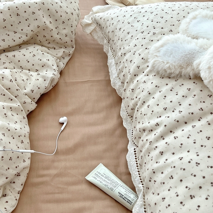 91家纺网 家纺一手货源 找家纺 荣轩2025新款全棉双层纱镂空花边工艺款四件套（铺床版）和季-咖