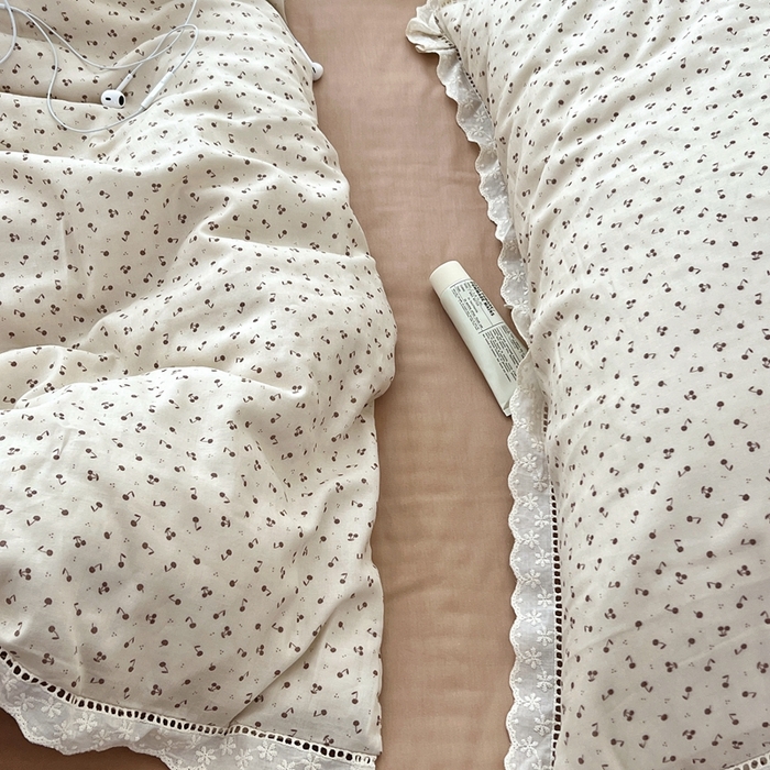 91家纺网 家纺一手货源 找家纺 荣轩2025新款全棉双层纱镂空花边工艺款四件套（铺床版）和季-咖