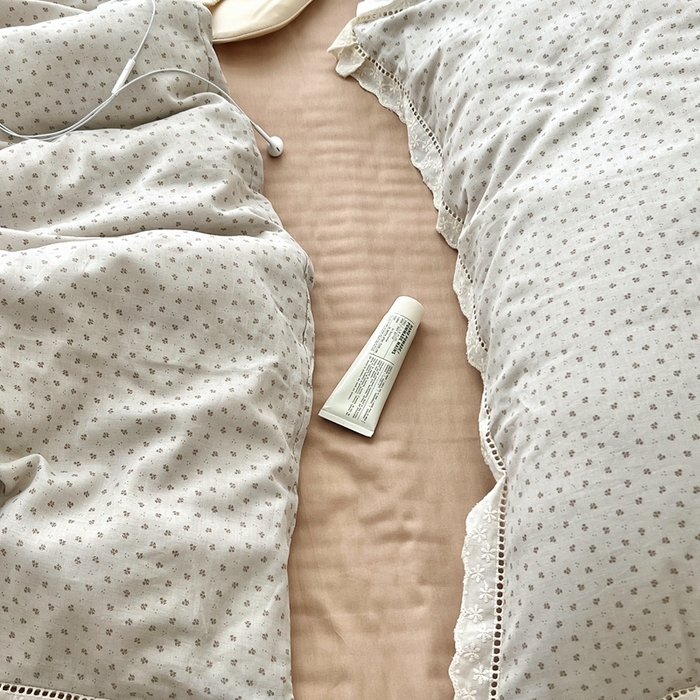 91家纺网 家纺一手货源 找家纺 荣轩2025新款全棉双层纱镂空花边工艺款四件套（铺床版）烟里