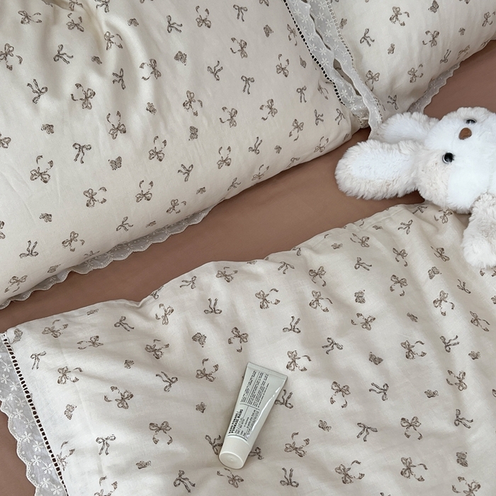 91家纺网 家纺一手货源 找家纺 荣轩2025新款全棉双层纱镂空花边工艺款四件套（铺床版）日欢喜