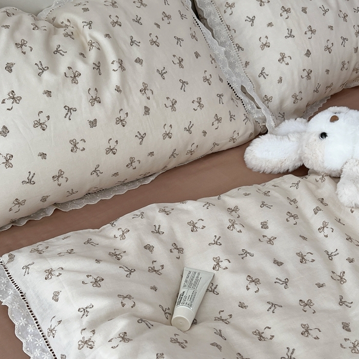 91家纺网 家纺一手货源 找家纺 荣轩2025新款全棉双层纱镂空花边工艺款四件套（铺床版）日欢喜