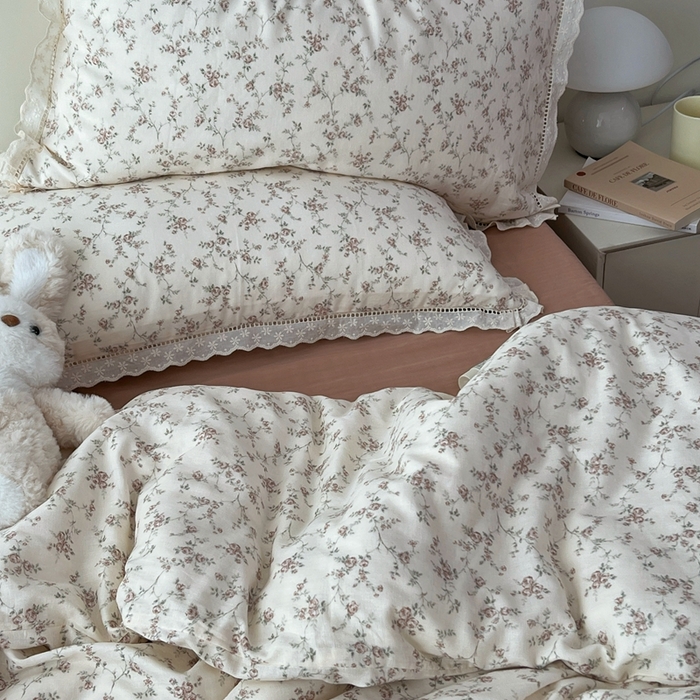 91家纺网 家纺一手货源 找家纺 荣轩2025新款全棉双层纱镂空花边工艺款四件套（铺床版） 觅棠