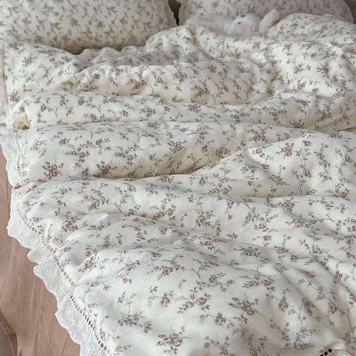 91家纺网 家纺一手货源 找家纺 荣轩2025新款全棉双层纱镂空花边工艺款四件套（铺床版） 觅棠