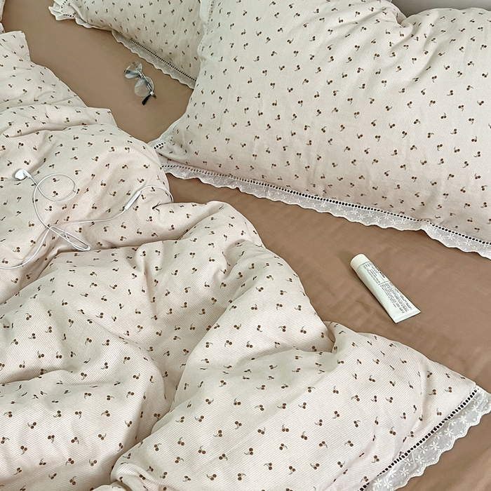 91家纺网 家纺一手货源 找家纺 荣轩2025新款全棉双层纱镂空花边工艺款四件套（铺床版） 以茉