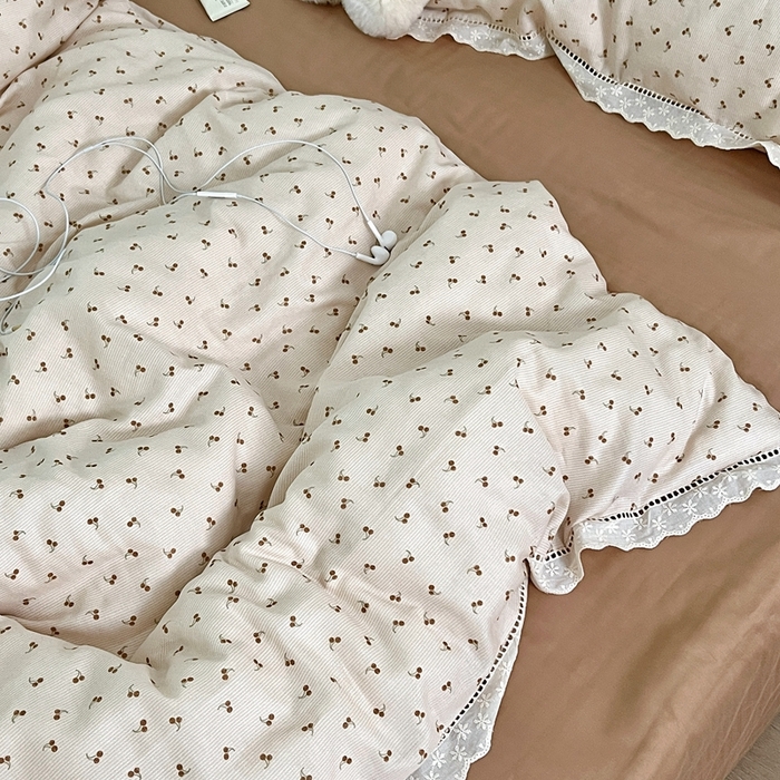 91家纺网 家纺一手货源 找家纺 荣轩2025新款全棉双层纱镂空花边工艺款四件套（铺床版） 以茉