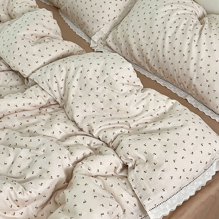 91家纺网 家纺一手货源 找家纺 荣轩2025新款全棉双层纱镂空花边工艺款四件套（铺床版） 以茉