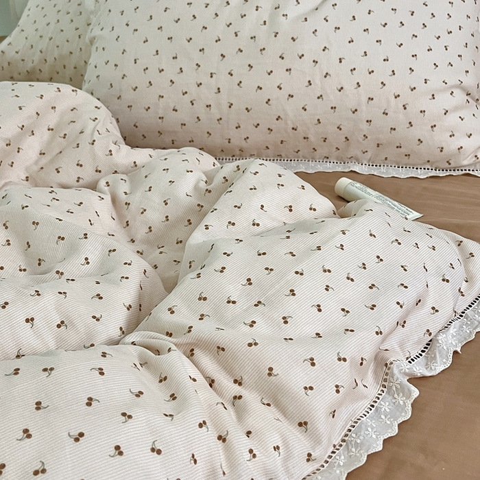 91家纺网 家纺一手货源 找家纺 荣轩2025新款全棉双层纱镂空花边工艺款四件套（铺床版） 以茉