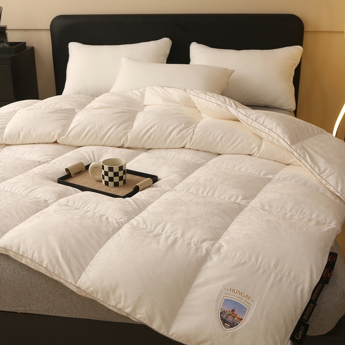 91家纺网 家纺一手货源 找家纺 晋瑞 红顶鹅绒馆 2025新款绒耀鹅绒被 绒耀白色