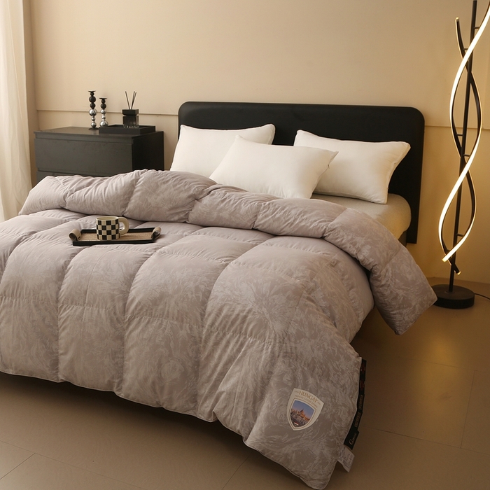 91家纺网 家纺一手货源 找家纺 晋瑞 红顶鹅绒馆 2025新款绒耀鹅绒被 绒耀灰色