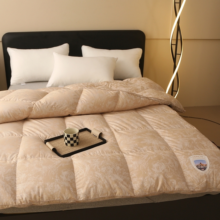 91家纺网 家纺一手货源 找家纺 晋瑞 红顶鹅绒馆 2025新款绒耀鹅绒被 绒耀金色