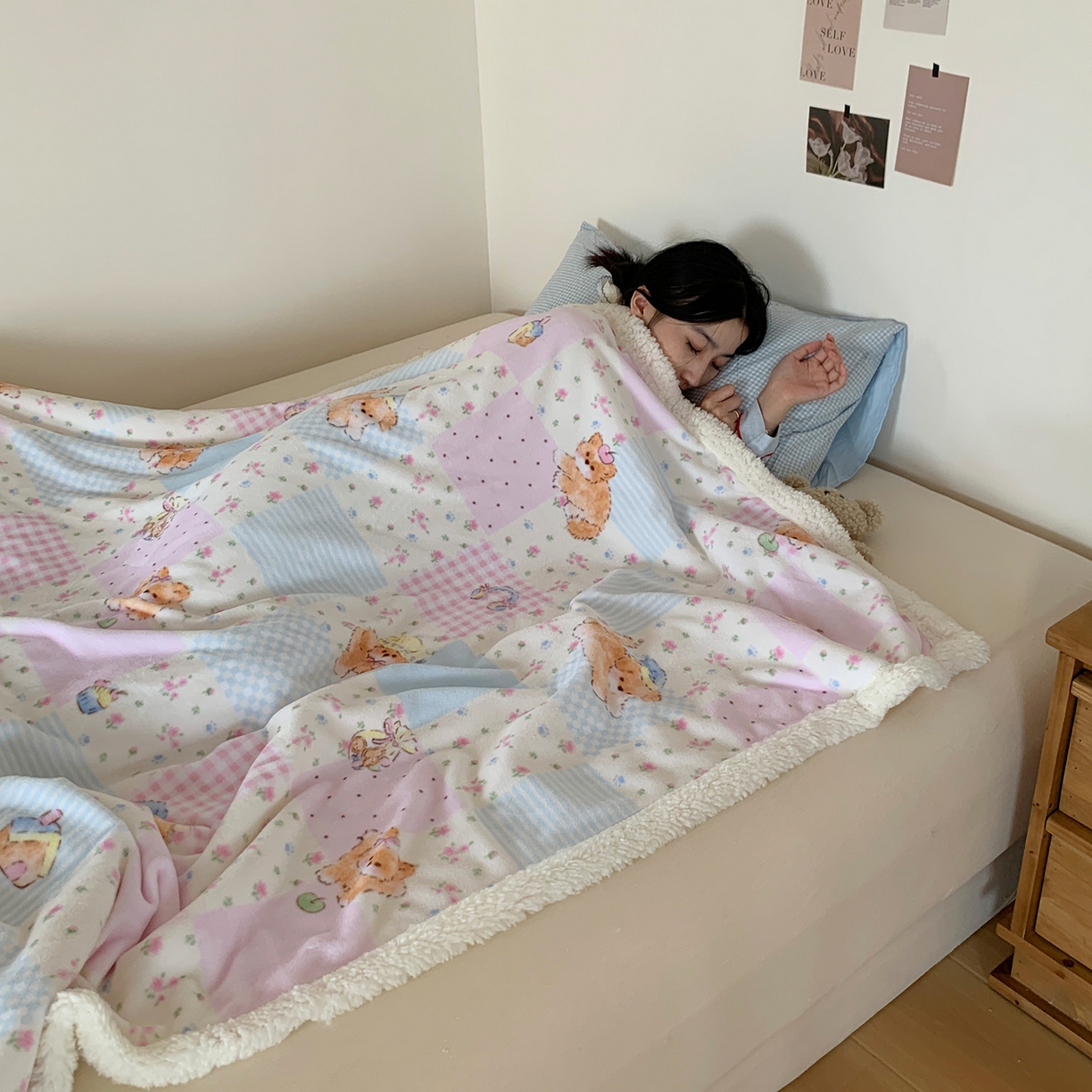 91家纺网 家纺一手货源 找家纺 桃喜 2025新款牛奶绒羊羔绒毛毯 羊羔绒-格子碎花狗