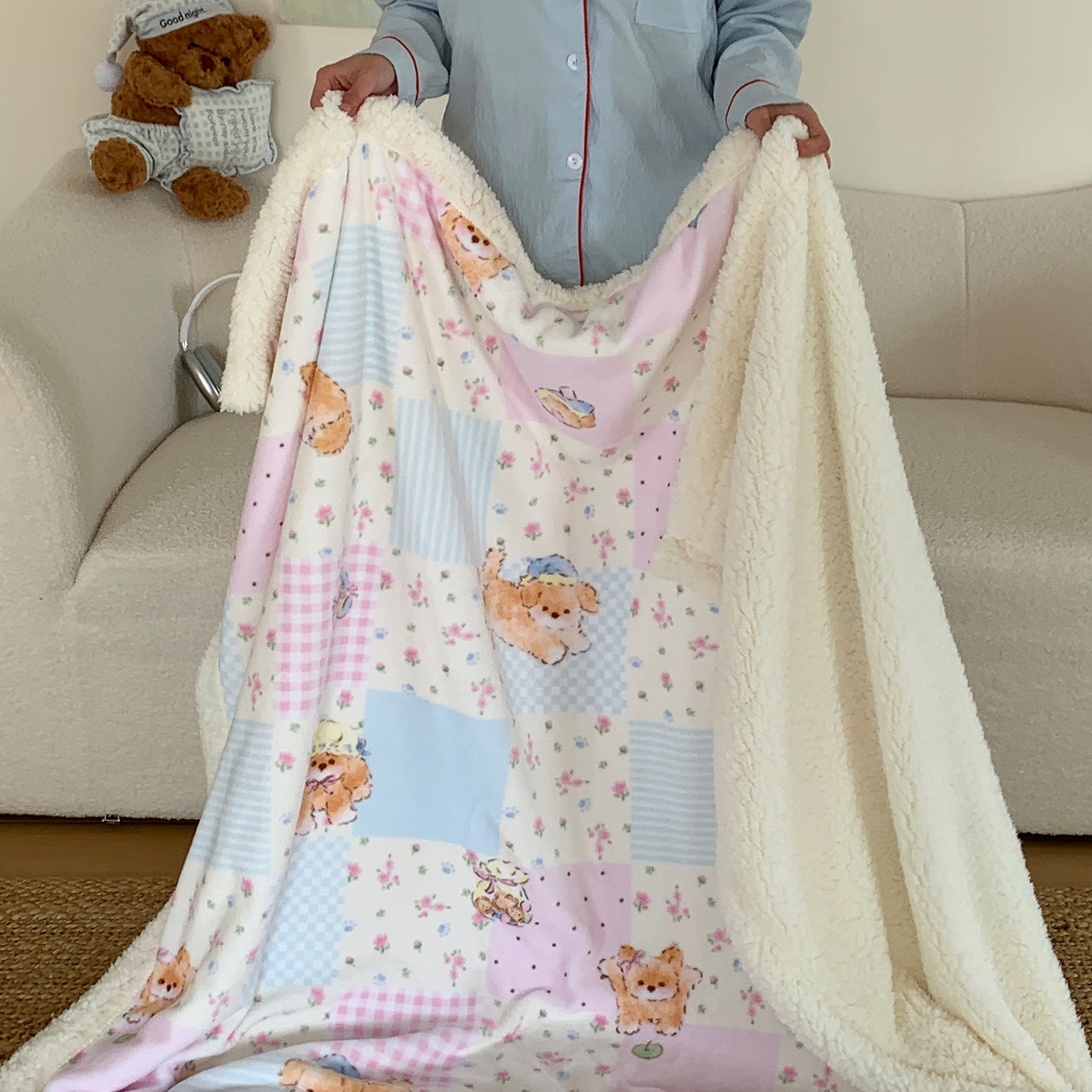 91家纺网 家纺一手货源 找家纺 桃喜 2025新款牛奶绒羊羔绒毛毯 羊羔绒-格子碎花狗