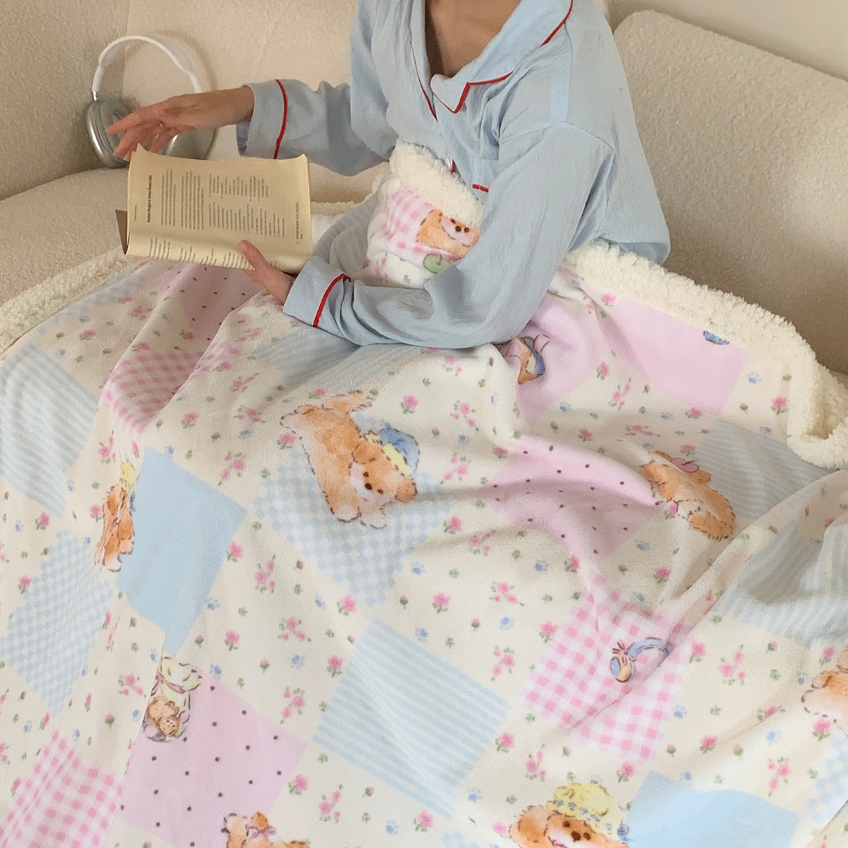 91家纺网 家纺一手货源 找家纺 桃喜 2025新款牛奶绒羊羔绒毛毯 羊羔绒-格子碎花狗