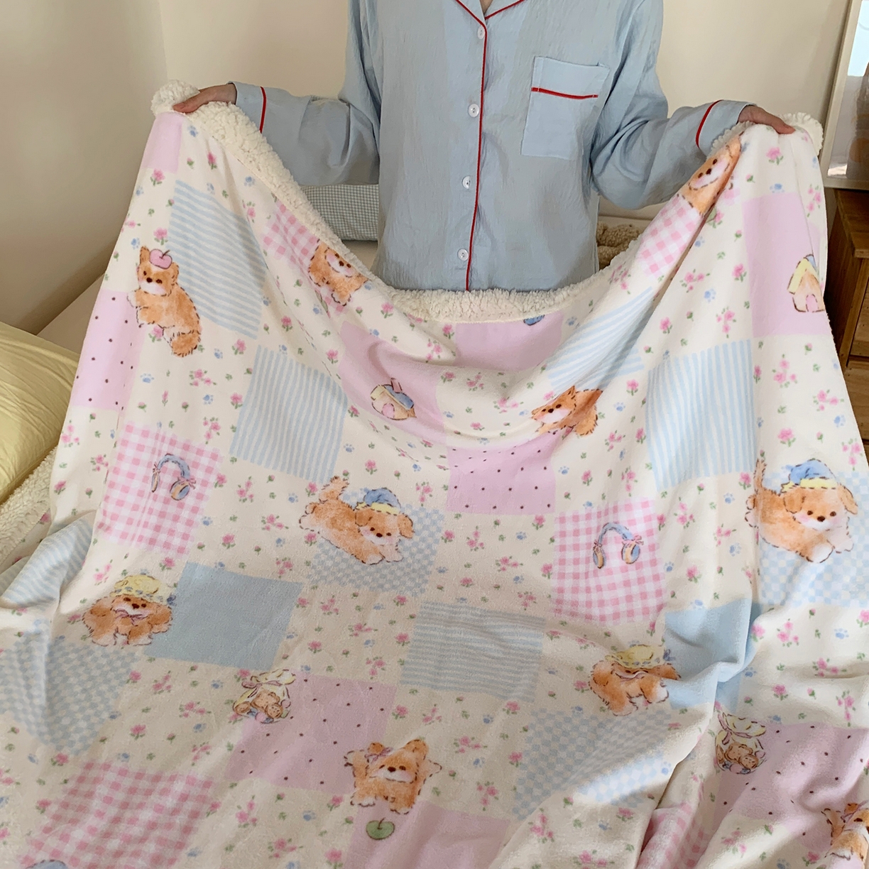 91家纺网 家纺一手货源 找家纺 桃喜 2025新款牛奶绒羊羔绒毛毯 羊羔绒-格子碎花狗