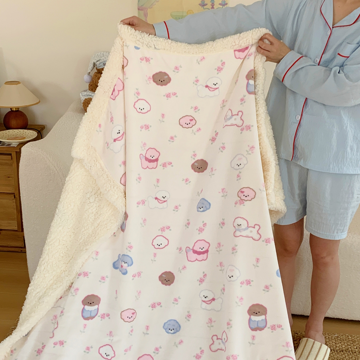 91家纺网 家纺一手货源 找家纺 桃喜 2025新款牛奶绒羊羔绒毛毯 羊羔绒-狗狗聚会