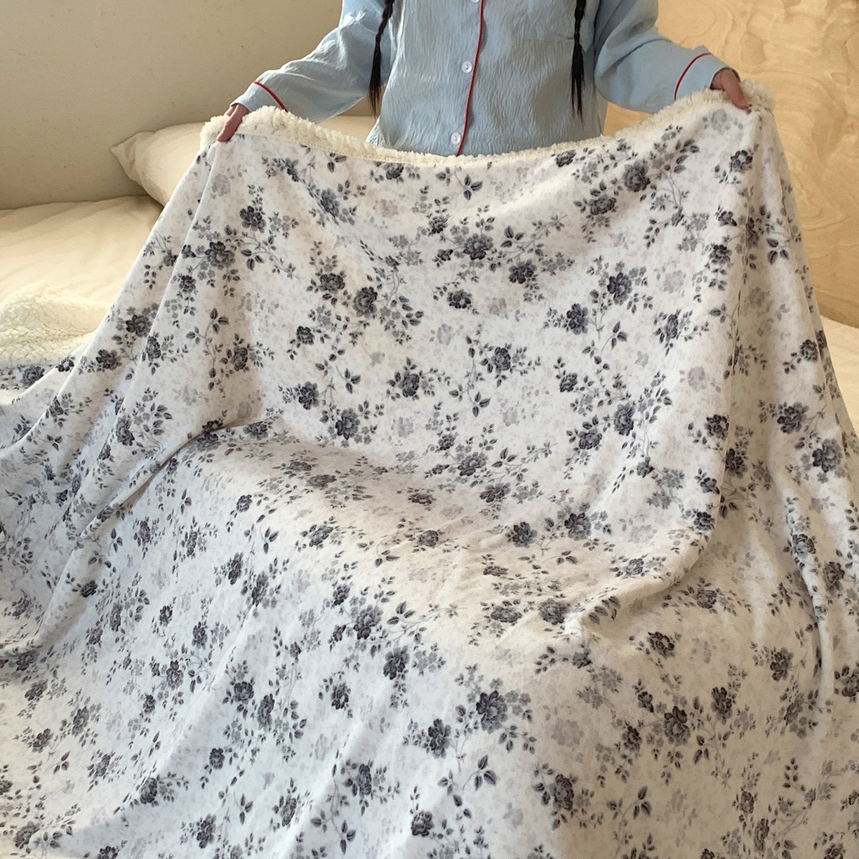 91家纺网 家纺一手货源 找家纺 桃喜 2025新款牛奶绒羊羔绒毛毯 羊羔绒-赫本