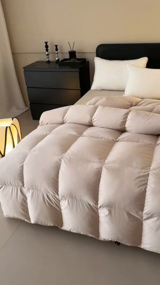 91家纺网 家纺一手货源 找家纺 （总）晋瑞 红顶鹅绒馆 2025新款巴洛克无边被头鹅绒被（糯感）