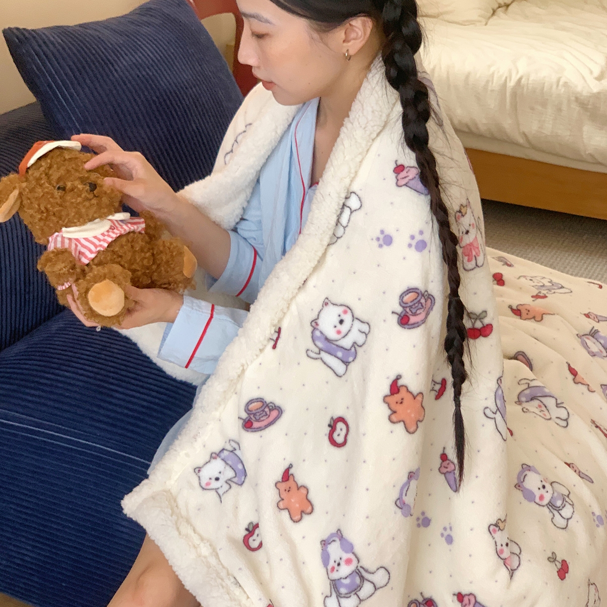 91家纺网 家纺一手货源 找家纺 桃喜 2025新款牛奶绒羊羔绒毛毯 羊羔绒-红苹果狗狗