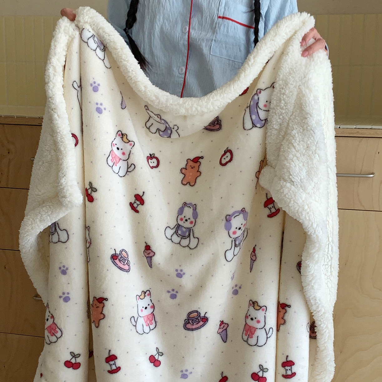 91家纺网 家纺一手货源 找家纺 桃喜 2025新款牛奶绒羊羔绒毛毯 羊羔绒-红苹果狗狗