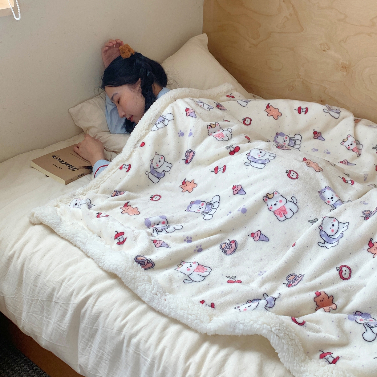 91家纺网 家纺一手货源 找家纺 桃喜 2025新款牛奶绒羊羔绒毛毯 羊羔绒-红苹果狗狗