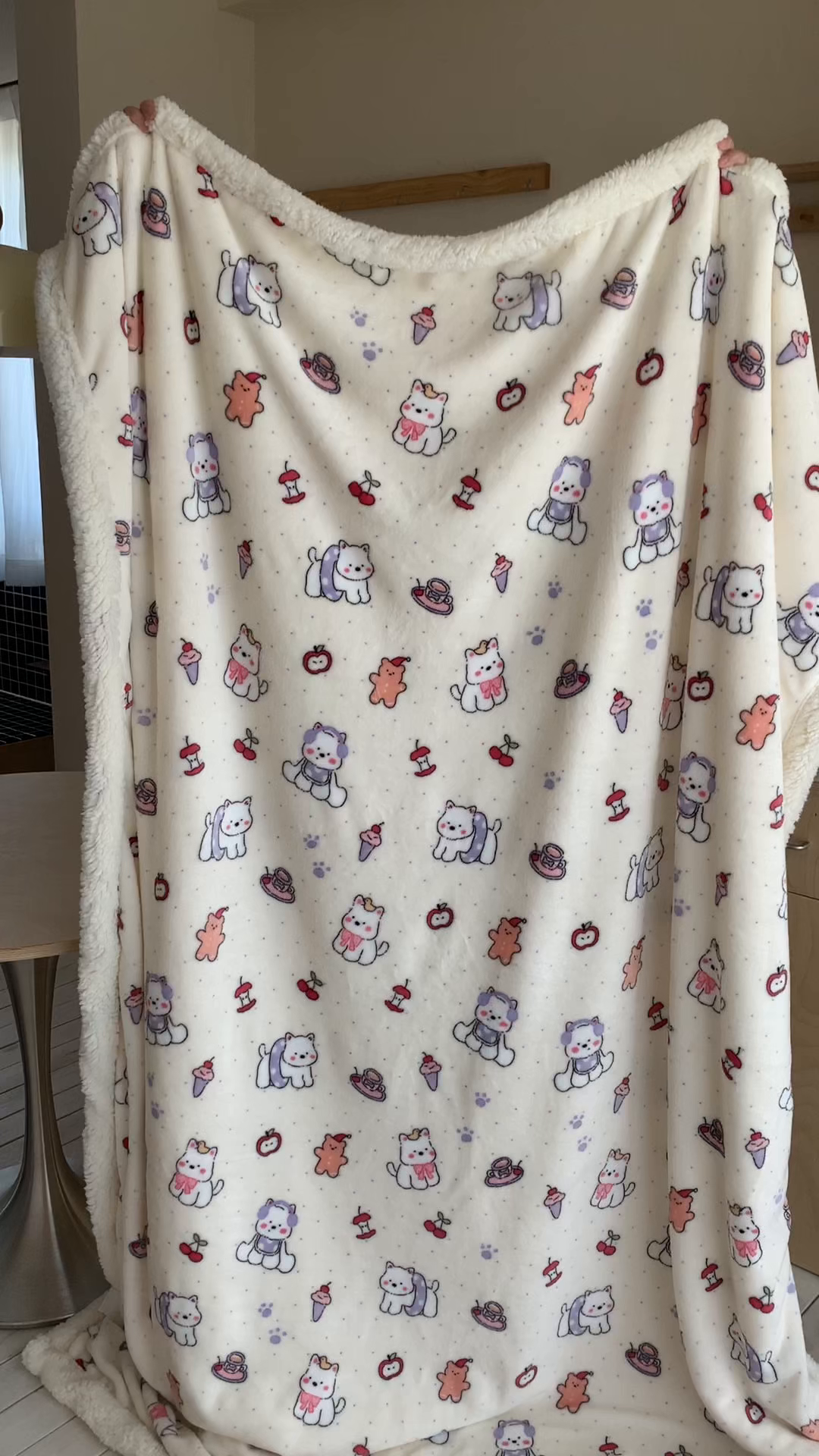 91家纺网 家纺一手货源 找家纺 桃喜 2025新款牛奶绒羊羔绒毛毯 羊羔绒-红苹果狗狗