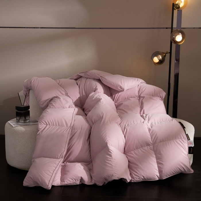 91家纺网 家纺一手货源 找家纺 晋瑞 红顶鹅绒馆 2025新款巴洛克无边被头鹅绒被（糯感） 巴洛克无边被头鹅绒被豆沙