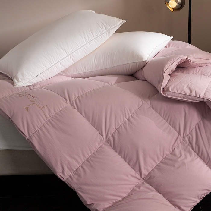 91家纺网 家纺一手货源 找家纺 晋瑞 红顶鹅绒馆 2025新款巴洛克无边被头鹅绒被（糯感） 巴洛克无边被头鹅绒被豆沙