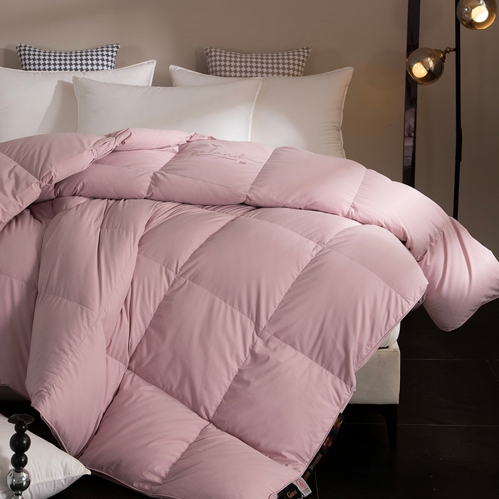 91家纺网 家纺一手货源 找家纺 晋瑞 红顶鹅绒馆 2025新款巴洛克无边被头鹅绒被（糯感） 巴洛克无边被头鹅绒被豆沙