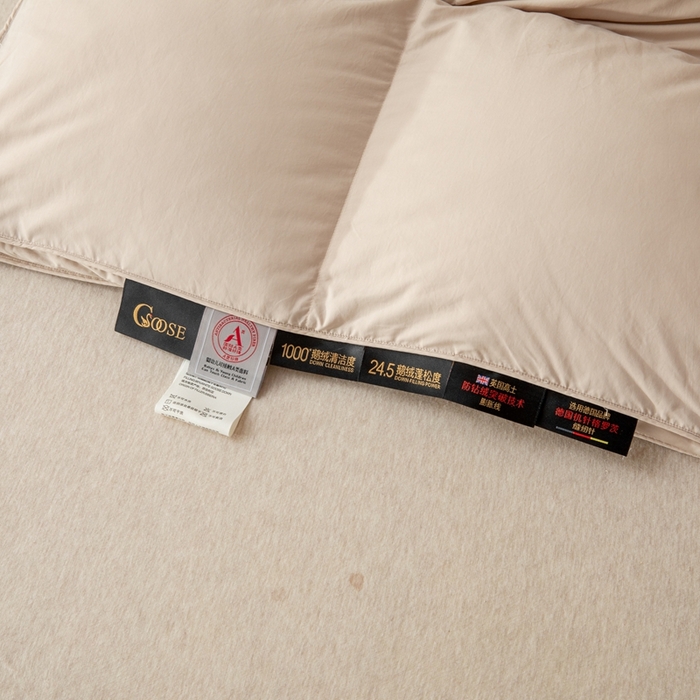 91家纺网 家纺一手货源 找家纺 晋瑞 红顶鹅绒馆 2025新款巴洛克无边被头鹅绒被（糯感） 巴洛克无边被头鹅绒被金色