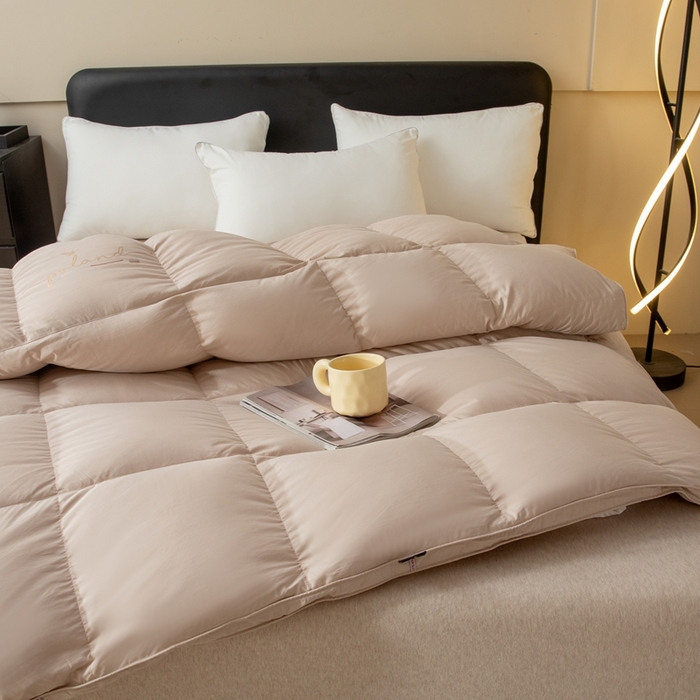 91家纺网 家纺一手货源 找家纺 晋瑞 红顶鹅绒馆 2025新款巴洛克无边被头鹅绒被（糯感） 巴洛克无边被头鹅绒被金色