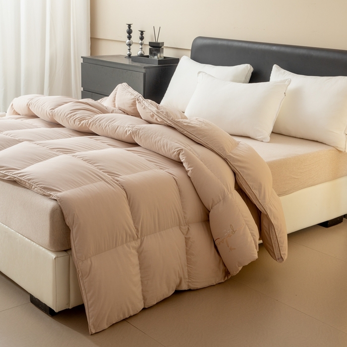 91家纺网 家纺一手货源 找家纺 晋瑞 红顶鹅绒馆 2025新款巴洛克无边被头鹅绒被（糯感） 巴洛克无边被头鹅绒被金色