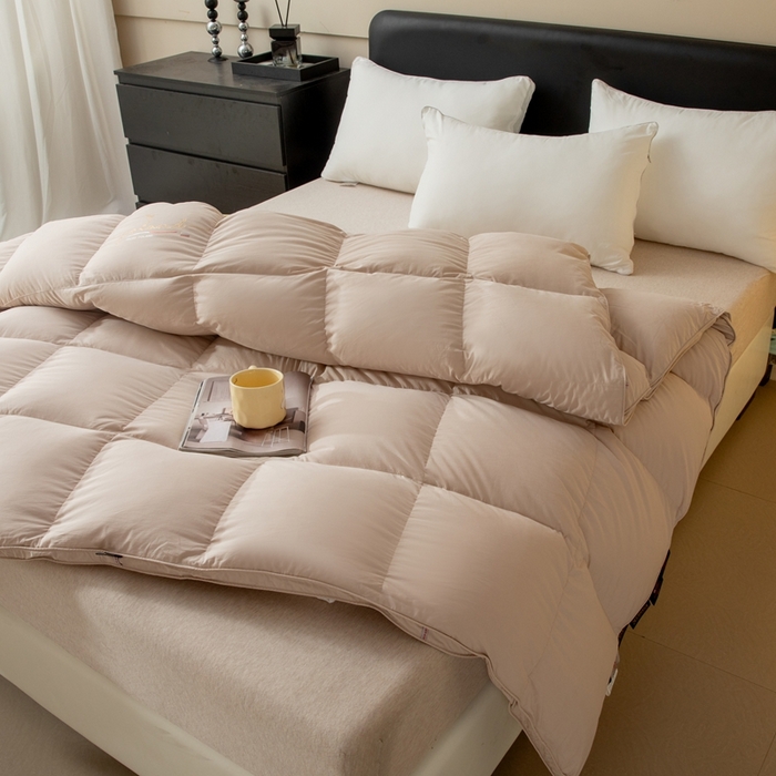 91家纺网 家纺一手货源 找家纺 晋瑞 红顶鹅绒馆 2025新款巴洛克无边被头鹅绒被（糯感） 巴洛克无边被头鹅绒被金色