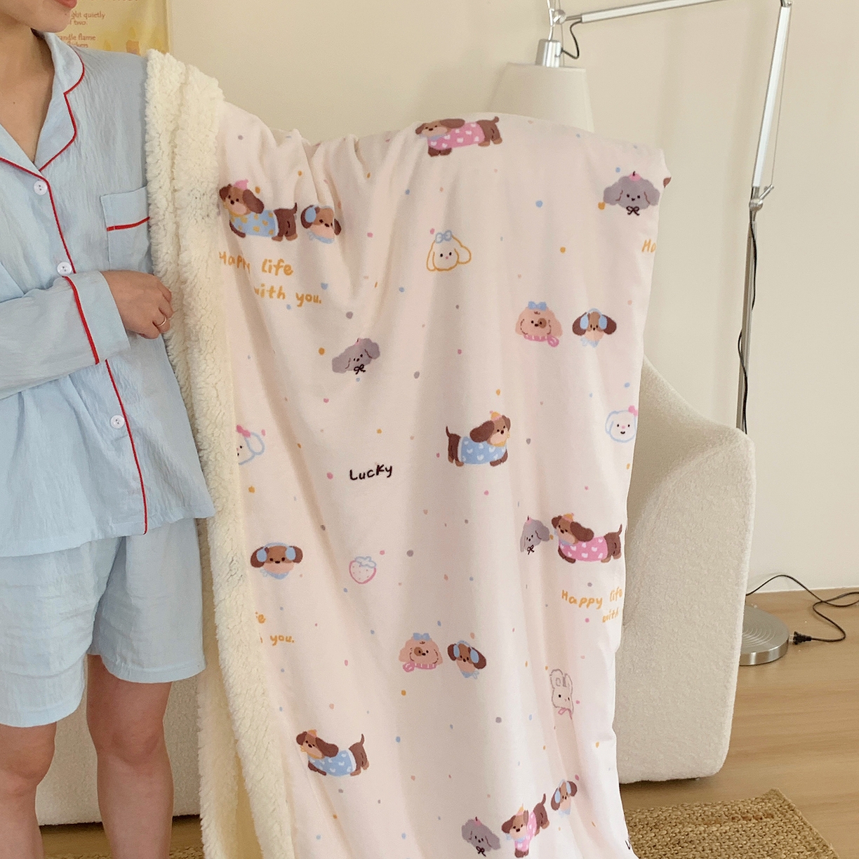 91家纺网 家纺一手货源 找家纺 桃喜 2025新款牛奶绒羊羔绒毛毯 羊羔绒-快乐腊肠狗狗