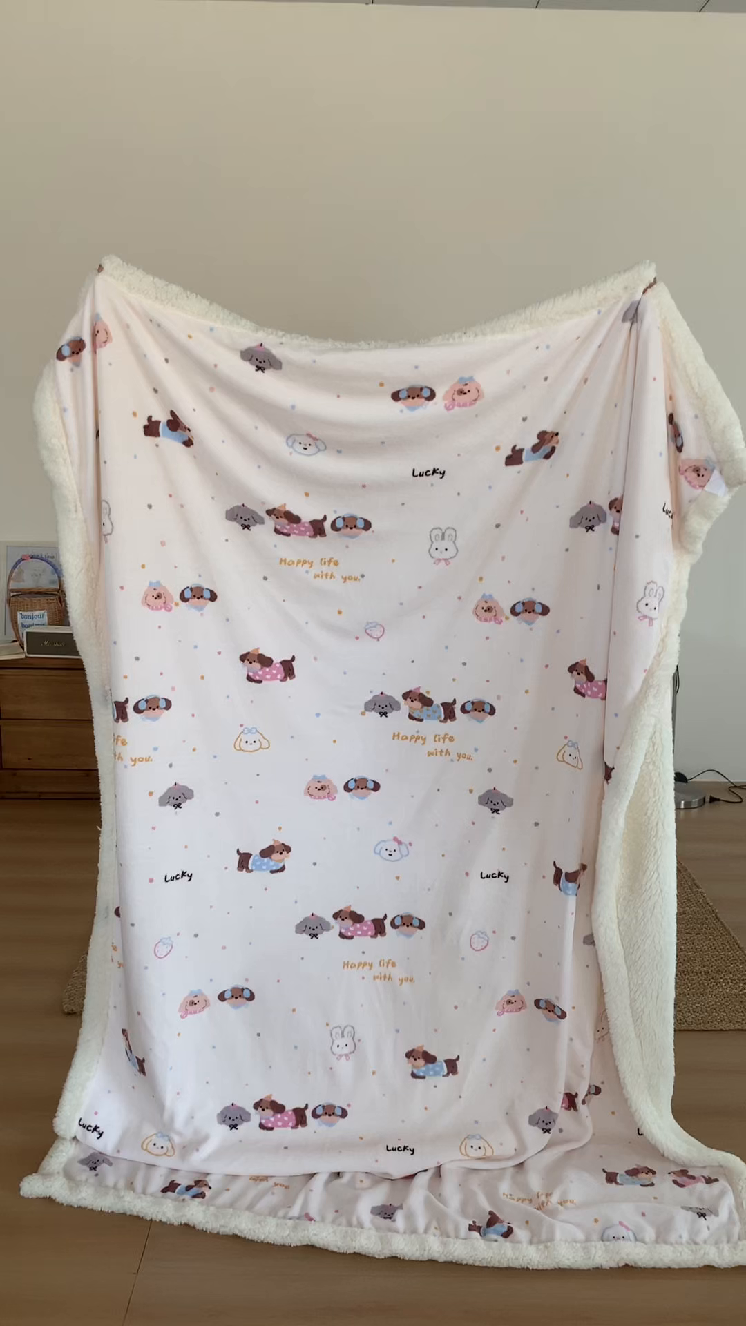 91家纺网 家纺一手货源 找家纺 桃喜 2025新款牛奶绒羊羔绒毛毯 羊羔绒-快乐腊肠狗狗