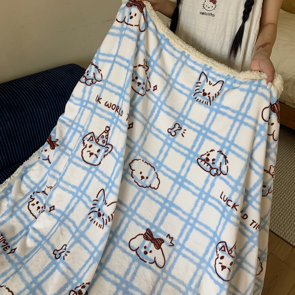 91家纺网 家纺一手货源 找家纺 桃喜 2025新款牛奶绒羊羔绒毛毯 羊羔绒-蓝格线条狗