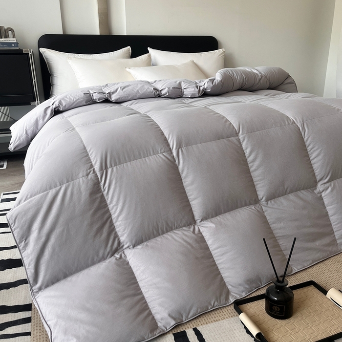 91家纺网 家纺一手货源 找家纺 （总）晋瑞 红顶鹅绒馆 2025新款克洛里斯无边被头鹅绒被（糯感）