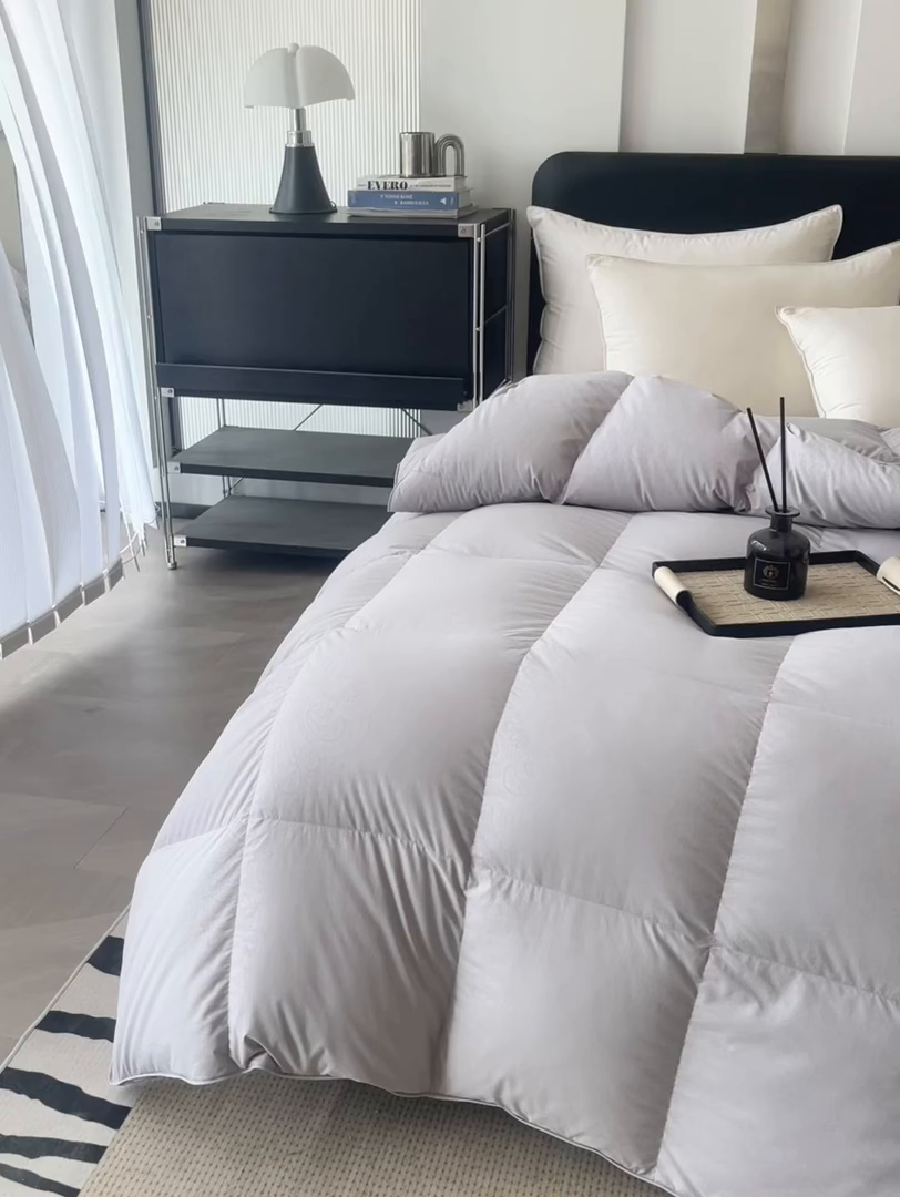 91家纺网 家纺一手货源 找家纺 （总）晋瑞 红顶鹅绒馆 2025新款克洛里斯无边被头鹅绒被（糯感）