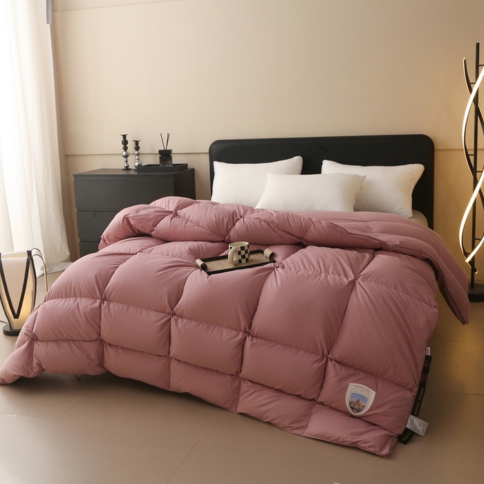 91家纺网 家纺一手货源 找家纺 晋瑞 红顶鹅绒馆 2025新款如意面包分区鹅绒被 如意豆沙