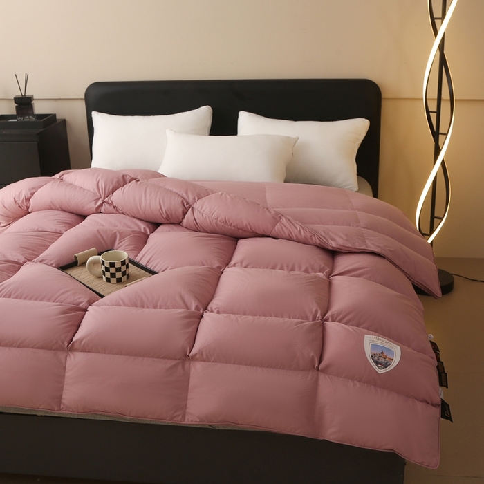 91家纺网 家纺一手货源 找家纺 晋瑞 红顶鹅绒馆 2025新款如意面包分区鹅绒被 如意豆沙