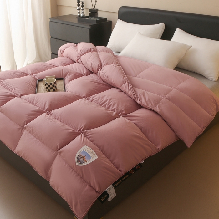 91家纺网 家纺一手货源 找家纺 晋瑞 红顶鹅绒馆 2025新款如意面包分区鹅绒被 如意豆沙