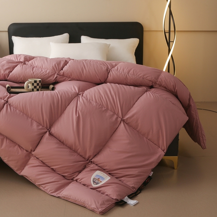 91家纺网 家纺一手货源 找家纺 晋瑞 红顶鹅绒馆 2025新款如意面包分区鹅绒被 如意豆沙