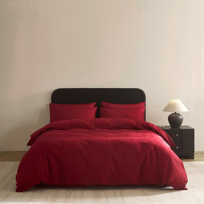 91家纺网 家纺一手货源 找家纺 （总）ONE TWO ONE 121 2025新款长绒棉贡缎精工（小cr ）婚庆系列四件套-东方囍礼（为了各位老板们都有利润空间，平台控价券后不得低于318/338元，感谢您的配合与支持！）