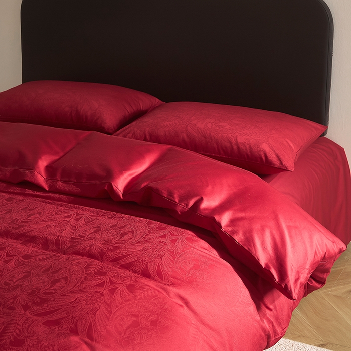 91家纺网 家纺一手货源 找家纺 （总）ONE TWO ONE 121 2025新款长绒棉贡缎精工（小cr ）婚庆系列四件套-东方囍礼（为了各位老板们都有利润空间，平台控价券后不得低于318/338元，感谢您的配合与支持！）