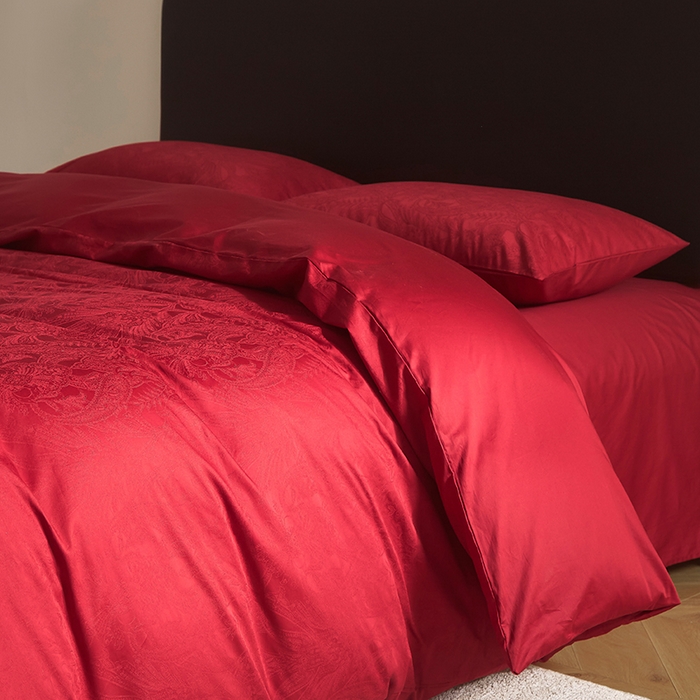 91家纺网 家纺一手货源 找家纺 （总）ONE TWO ONE 121 2025新款长绒棉贡缎精工（小cr ）婚庆系列四件套-东方囍礼（为了各位老板们都有利润空间，平台控价券后不得低于318/338元，感谢您的配合与支持！）