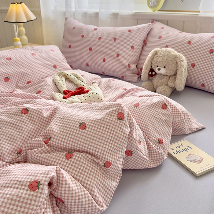 91家纺网 家纺一手货源 找家纺 好亿来家纺 2025新款加厚A类云感双层纱四件套 草莓啵啵-粉