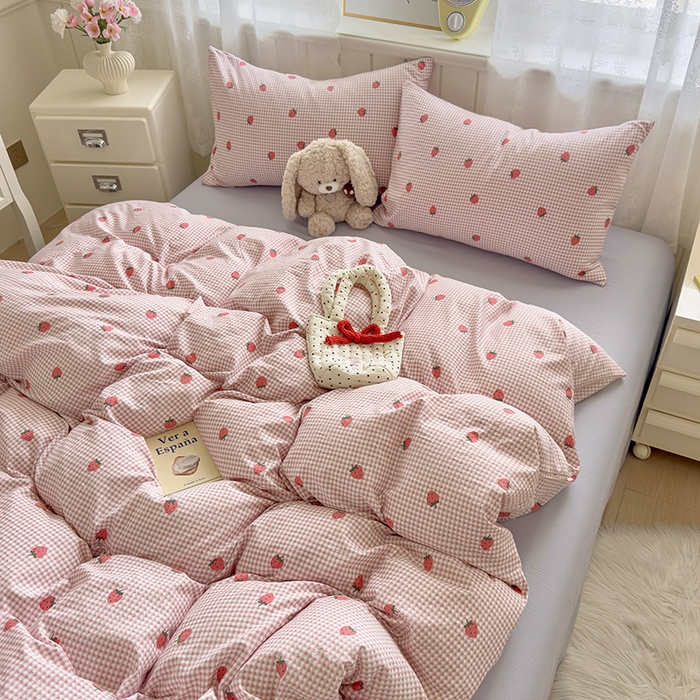 91家纺网 家纺一手货源 找家纺 好亿来家纺 2025新款加厚A类云感双层纱四件套 草莓啵啵-粉