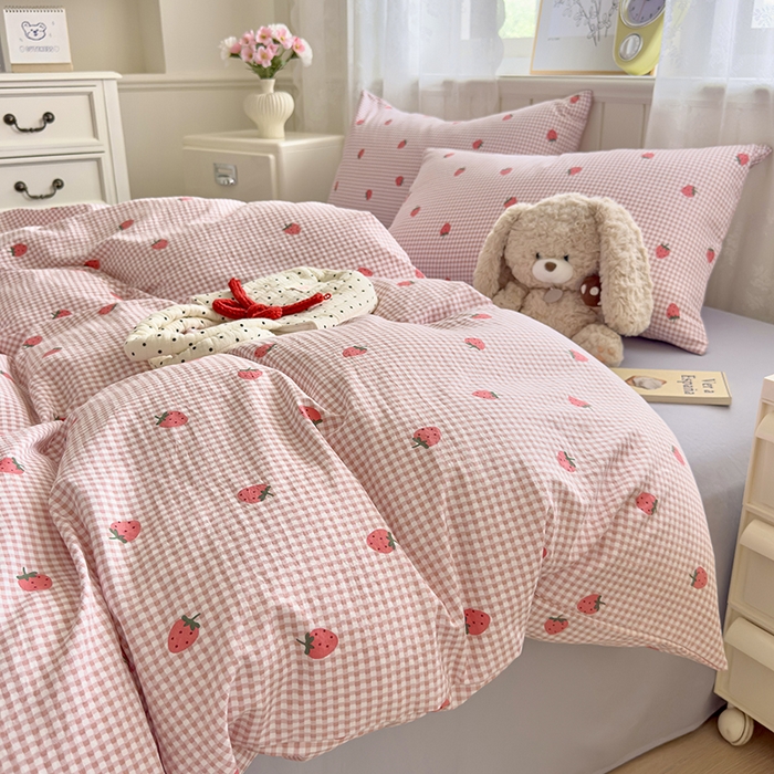 91家纺网 家纺一手货源 找家纺 好亿来家纺 2025新款加厚A类云感双层纱四件套 草莓啵啵-粉