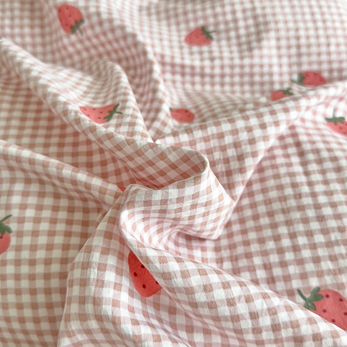 91家纺网 家纺一手货源 找家纺 好亿来家纺 2025新款加厚A类云感双层纱四件套 草莓啵啵-粉