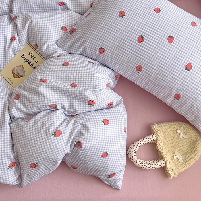 91家纺网 家纺一手货源 找家纺 好亿来家纺 2025新款加厚A类云感双层纱四件套 草莓啵啵-灰